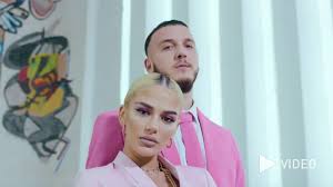 Loredana's modeling career started when she competed in italian beauty pageants. Mozzik X Loredana Romeo Juliet Video Hiphop De