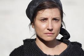 Entrevistamos a Marian Álvarez y Manuela Vellés, protagonistas de "Lobos  sucios"