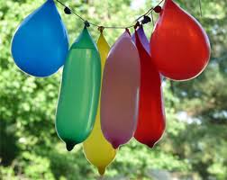 Pañuelos se divide el grupo por parejas, y a cada alumno se le dará un pañuelo y se lo colocará. 15 Juegos Con Globos Para Ninos Super Divertidos Globos Con Sorpresa