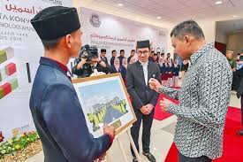 Anak sulung kepada dato' hussein bin mohd taib dan hajah teh fatimah bt daud. Crown Prince Launches Utb S Vi5ion Brunei Darussalam ÙÙŠØ³Ø¨ÙˆÙƒ
