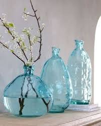 Bouteilles En Verre Transparentes Idees Faciles De Deco De Fleurs Lpqp Deco Vases Bleus Verre Turquoise
