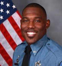 Schwarzer Deputy wurde im Hinterhalt getötet, während er auf den Notruf für  einen häuslichen Streit in Kansas City reag