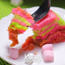 Bolu yang berbeda warna itu dikukus satu per satu hingga matang. Resep Bolu Kukus Pelangi Sederhana Dan Praktis