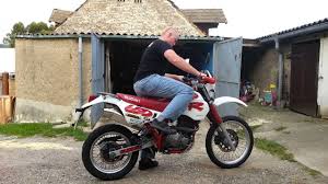 The information on this page was compiled from multiple. Suzuki Dr 650 S Se R Re Rs Rse Review History Specs Bikeswiki Com Japanese Motorcycle Encyclopedia