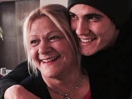 La madre de Cavani apunta a ser dirigente de fútbol