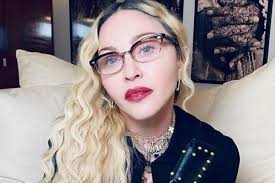 Дина саева о том, почему не пошла в дримтим, про бывшего и зашкварные интеграции. Nikogda Ne Zabyvaj Kto Ty Madonna Pokazala Sebya Do Plastiki