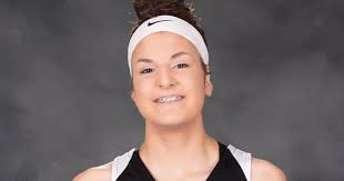 How Kate Cain helped Amy Williams and the Huskers reel in her successor at  center