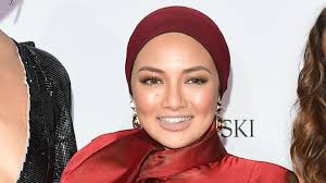 Das ist das neue ebay. Malaysian Model Sparks Outrage After Launching Hijab Range At Kuala Lumpur Nightclub