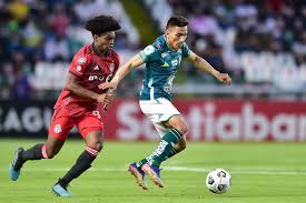 Jacob shaffelburg (toronto fc) wins a free kick on the left wing. 0ds7fddrrjwyxm