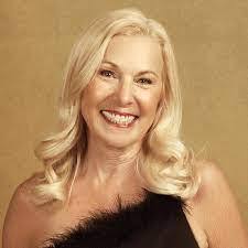 Ellen Golden's Instagram, Twitter & Facebook