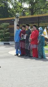 The show airs on sbs every friday at 22:00 (kst) starting from october 21, 2011. Photos Law Of The Jungle Casts In Baju Melayu