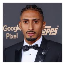 He won three titles and was an undisputed figure with FC Barcelona. He  earned the MVP award in La Liga. He was the leading scorer and assists  leader in the Champions League.