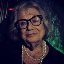 Caso não possa, aproveite nesta semanada da páscoa nas sessões de quinta, sexta e sábado ás 21h30 e domingo às 16h00. Eunice Munoz Passou Fase Muito Dificil Mas Esta Visivelmente Fragilizada