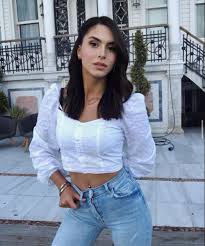 Çınar, uyuşturucu iddialarına ise siz deli misiniz beyefendi? diyerek tepki gösterdi. Aysegul Cinar Fashion Crop Tops Turkish Beauty