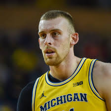 Michigan Basketball: Austin Davis will return to Wolverines for 5th year
