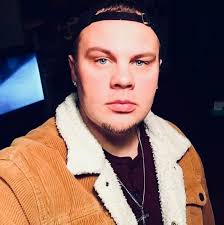 What cars or SUVs are for sale between 1000 and 1400 dollars?