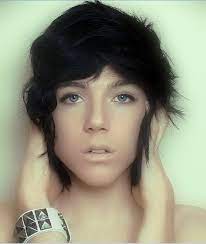 Skirts, dresses or blouses are pieces that men don't wear and that make you look more feminine. Androgynous Haircuts Long Hair Novocom Top