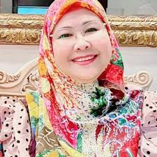 Amy Hashim (@AmyHashim)