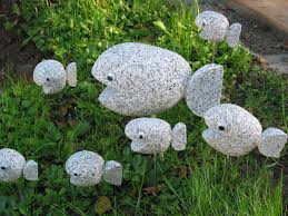 Gartendekoration Granitfisch Mit Nachwuchs Steinfische Aufgespiesst Auf Metallstab Passen An Den Gartenteich Oder An Die Blu Gartendekoration Blumenbeete Steine