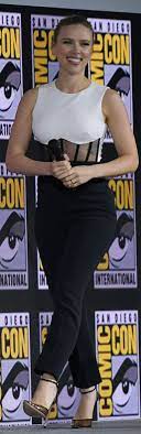 The original size of the image is 1000 × 1254 px and the original the source also offers png transparent images free: Scarlett Johansson Outfitid