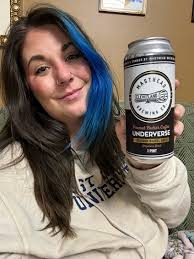 🍻 Beer Review Just For You 🍻 🔹 Name: Christmas Morning 🔹 Style:  Imperial Stout 🔹 Brewery: Hardywood Park Craft Brewery 🔹 ABV: 9.2% 🔹  Appearance: Dark Amber 🔹 Aroma: Vanilla, Coffee,