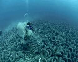 The Ocean Floor Fail None Of Them Have Been Successful Steel Restraints Holding The Tires Of The Osborne Reef To Ocean Pollution Water Pollution Earth