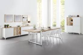 Chalet résolument contemporain dans le valet suisse, bois clair et mur peint. Salle A Manger Complete Table 180 A Rallonge Blanc Et Bois Naturel Vorane Trocity