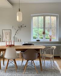 The Dos And Don Ts Of Mastering The Mismatched Dining Chair Trend Mix Match Dining Chairs Mixed Dining Chairs Eclectic Dining Room