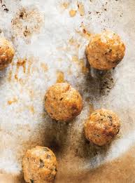Boulettes De Veau Quatre Usages Ricardo Recipe In 2020 Veal Meatballs Recipe Veal Meatballs Recipes