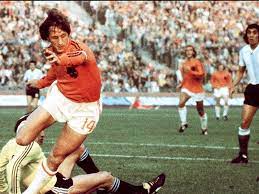 The dad who became barcelona's spiritual father. Johan Cruyff Der Hollandische Magier Goal Com