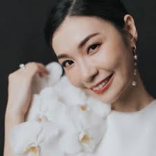 PRE WEDDING ʏʏ & ᴡᴀʟʟᴀᴄᴇ 你正好盛開， 我恰好路過。 一眼就看到你最美的樣子一切都不多不少。 MAKEUP:  @joeymakeupatelier @vinc.makeup GOWN: @somethingborrowedbridal_hk EARRINGS:  @thatschong #