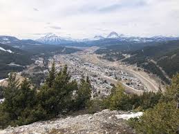 What is it like to live in Crowsnest Pass, Alberta?