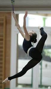 La gimnasia acrobática también conocida como acrosport se trata de una modalidad deportiva incluida en la federación internacional. Pin De Lucia L En Gymnastics ï¾Ÿ Gimnasia Ritmica Gimnacia Ritmica Gimnastas