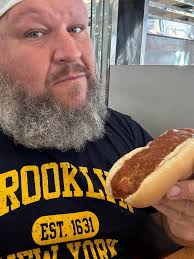 Does anyone remember Gust hot dogs that was a little cart that was outside  the liquor store