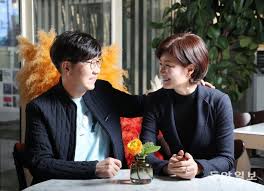 임백천은 24일 오후 8시30분 방송되는 kbs 2tv 잉꼬부부로 소문난 임백천과 김연주 부부의 각방 생활 이유는 무엇일지 방송에서 공개된다. ìž„ë°±ì²œ ê¹€ì—°ì£¼ ì£¼ì¢… ê´€ê³„ ë¡œ ì‚´ì§€ë§Œ ë¶€ë¶€ì‹¸ì›€ì€ ë°œë¡œ ë¬¸ ê±·ì–´ì°¨ê¸° ë‰´ìŠ¤ ë™ì•„ë‹·ì»´