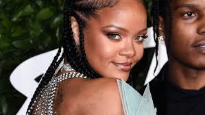 Rihanna takes the twizzler challenge with jimmy kimmel. Rihanna Zeigt Sich In Heissen Dessous Diese Bilder Machen Sie Selbst Sprachlos