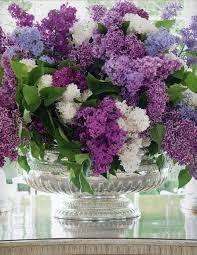 Pin By Lisa Kurtz On Tabletops Flowers Entertaining Beautiful Flower Arrangements Flower Arrangements Pretty Flowers