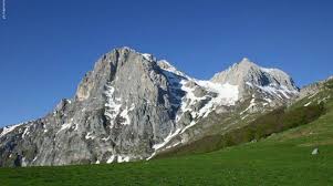 Altopiani, vette, flora e fauna unici: Gran Sasso Imprudente Vertice Sul Regolamento Del Parco Il Capoluogo