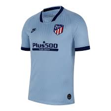 In zentralspanien, in madrid, hat der erdbeerbaum eine so große bedeutung, dass er sogar im stadtwappen abgebildet ist. Nike Atletico Madrid Herren Champions League Trikot 2019 20 Hellblau Dunkelblau Fussball Shop