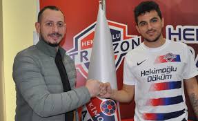 Kariyerinde beşiktaş ve trabzonspor gibi kulüplerde forma giyen tecrübeli golcü batuhan karadeniz, hekimoğlu trabzon f.k ile iki yıllık sözleşme imzaladı. Super Lig Den Hekimoglu Trabzon A Imzayi Atti