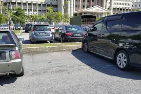 Tinjauan sinar harian mendapati beberapa anggota polis turut ditempatkan di sekitar. Kereta Hilang Di Kompleks Mahkamah Jalan Duta Semasa Mstar