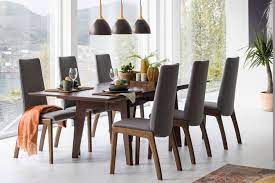 Un long dossier les chaises que l'on peut trouver pour cette pièce sont le plus souvent équipées d'un dossier plus long … Chaise De Salle A Manger Contemporaine Laurel D100 Ekornes En Tissu En Cuir Avec Pietement En Bois