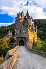 25 Most Beautiful Medieval Castles In The World The Crazy Tourist Germany Castles Medieval Castle Beautiful Castles