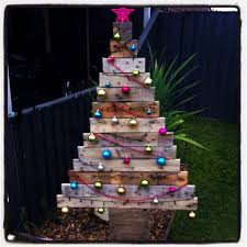 Characteristics of aged wood color combinations in the. 65 Pallet Christmas Trees Holiday Pallet Decorations Ideas 1001 Pallets Pallet Christmas Tree Christmas Decorations Diy Outdoor Outdoor Christmas Decorations