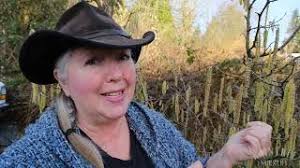 How to Identify Your Hazelnut Blooms!