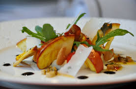 L'amanite des césars pousse essentiellement en avril et mai. L Amanite Des Cesars Ou Le Graal Du Mycologue Stephane Decotterd