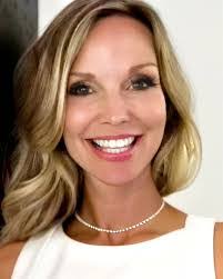 Dee Robinson's Instagram, Twitter & Facebook