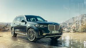Bmw x7 m50d is available in transmission and offered in 6 colours : Bmw X7 M50d