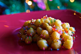 In naples, this is traditionally a christmas dessert, but in the rest of italy, these delicious honey balls are a delicacy for all major festivities! Struffoli Chrsitmas Desserts In Naples