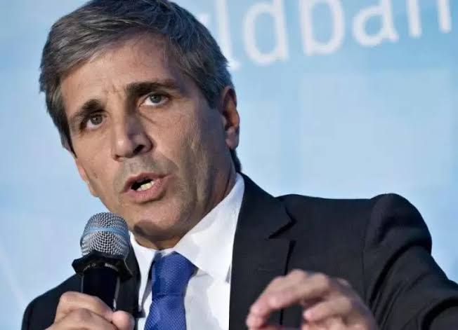 Quién es Luis 'Toto' Caputo, el "Messi de las finanzas" que será ministro  de Economía - Corta